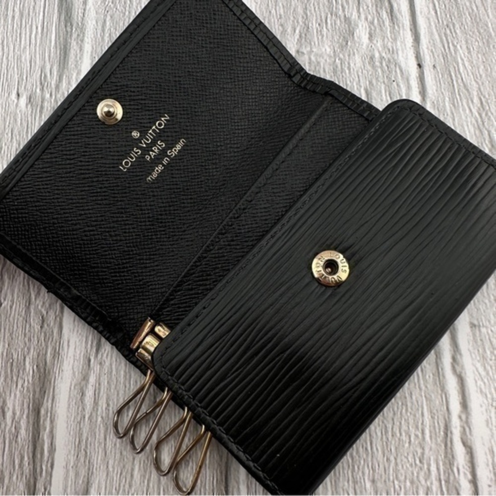 AUTHENTIC Louis Vuitton key holder. Previously owned. Color: Black. - Picture 3 of 14